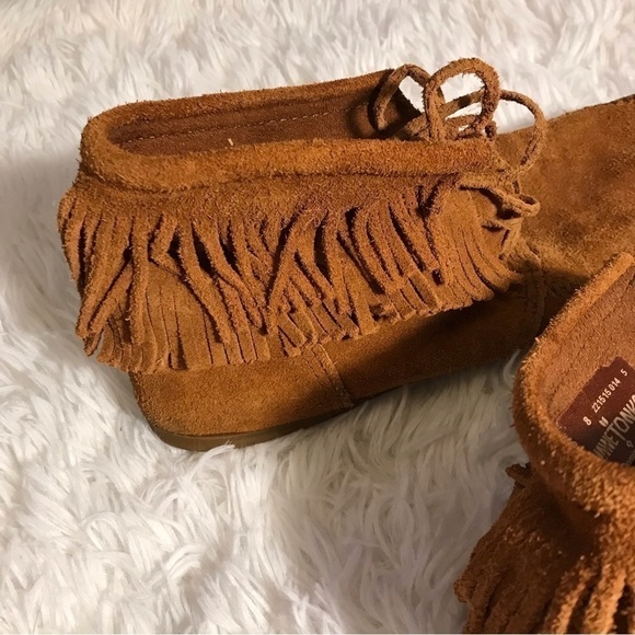 𝅺women’s Minnetonka suede moccasins/ slippers with rubber soles.  Size 8. - Picture 5 of 5